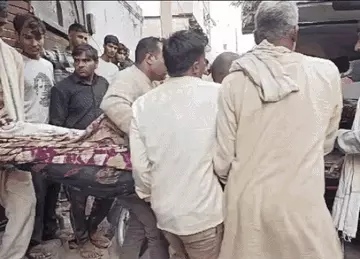 मामी-भांजे ने एक ही रस्सी से फंदा लगाकर की आत्महत्या, मकान मालिक ने दोनों के शव झूलते देख पुलिस को सूचना दी, मामला प्रेम प्रसंग का