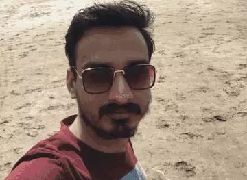 कपड़ा कारोबारी ने ट्रेन के आगे कूदकर की आत्महत्या, हाथ-पैर कटकर हो गए अलग, सुसाइड नोट में लिखा-पत्नी ने एक साल से कर रखा है परेशान