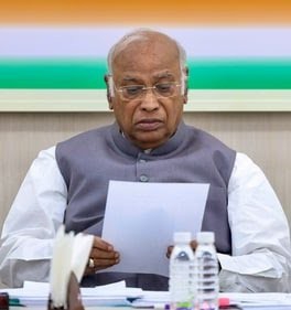 राजनीति का बड़ा मुद्दा: आखिर मल्लिकार्जुन खड़गे की मां और बहन को किसने जला कर मारा था, इस सच्चाई को पूरा क्यों नहीं बताते हैं खड़गे?