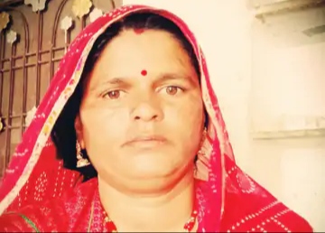 भालू ने महिला पर किया बेहद आक्रामक हमला, आंखें निकल गईं, बाल सहित सिर की चमड़ी निकल गई, चेहरा बुरी तरह नोंच डाला, अस्पताल में मौत