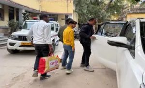 आरोपियों को छत्तीसगढ़ ले गई पुलिस।