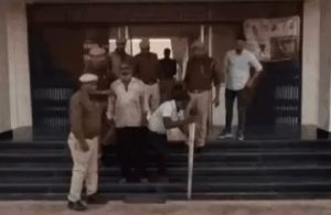 दिव्यांग आरोपी भैरूलाल और ट्रक ड्राइवर इब्राहिम गिरफ्तार।