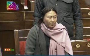 अपने साथ हुई घटना को राज्यसभा में बयां करतीं सांसद फांगनोन कोन्याक।