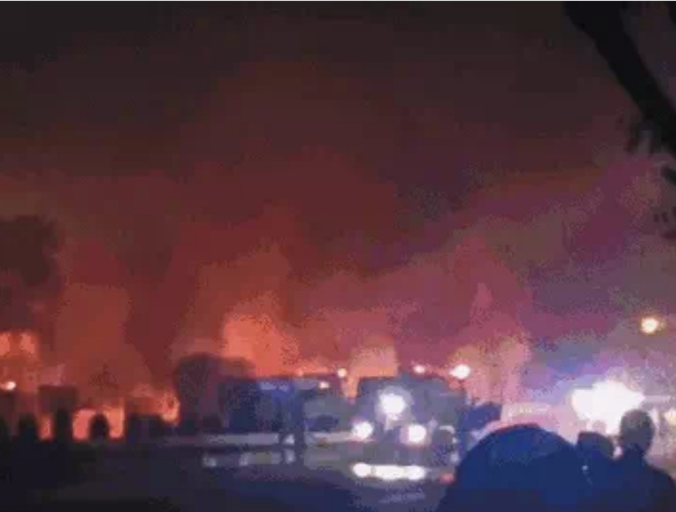 जयपुर में केमिकल टेंकर में ब्लास्ट से हर तरफ आग ही आग, 8 लोग जल मरे, 40 गाड़ियां आग की चपेट में, करीब 50 लोग झुलसे, एक फेक्ट्री भी जली, अजमेर हाईवे बंद