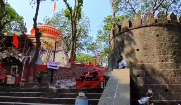 किले पर मस्जिद नहीं मंदिर था, 48 साल पुराने विवाद में कोर्ट ने दिया फैसला