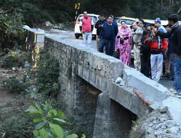 तीन स्कूली छात्राओं की मौत वाली जगह पहुंचीं डिप्टी सीएम ​​​​​​​दिया कुमारी, मौके पर दिखी लीपापोती तो अफसरों पर जताई नाराजगी