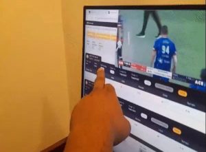 बदमाश क्रिकेट पर भी लगवा रहे थे सट्टा।