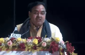 सीएम भजनलाल ने विपक्ष पर कसा तंज, कहा: डायरी और पेन साथ रखो, हम कितना रोजगार दे रहे, इसका हिसाब लिखते जाओ, युवाओं से बोले: इन झूठों से बचना है