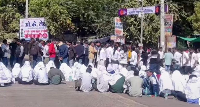 बूंदी: रोडवेज बस की टक्कर से मेडिकल स्टूडेंट की मौत मामले में जारी धरना-प्रदर्शन समाप्त, आक्रोशित स्टूडेंट्स की जिला कलेक्टर से हुई वार्ता, कई मांगों पर बनी सहमति, जानें पूरा मामला