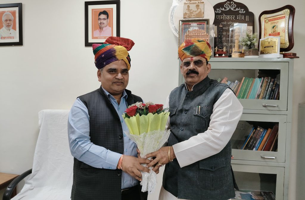 भूमि विकास बैंकों को मिला 130 करोड़ का पुनर्वित्त, किसानों को मिलेगी राहत, न्यूनतम दरों पर होगा ऋण उपलब्ध, भूमि विकास बैंक कोटा के अध्यक्ष चैन सिंह राठौड़ ने सहकारिता मंत्री से मिलकर जताया आभार