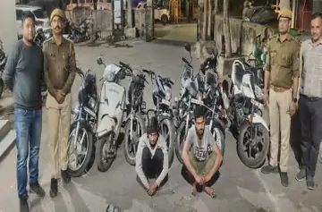 दो दुपहिया वाहन चोरों को गिरफ्तार कर 6 बाइक व 1 स्कूटी बरामद, पुलिस रिमांड में बताया वारदात को अंजाम देने का तरीका