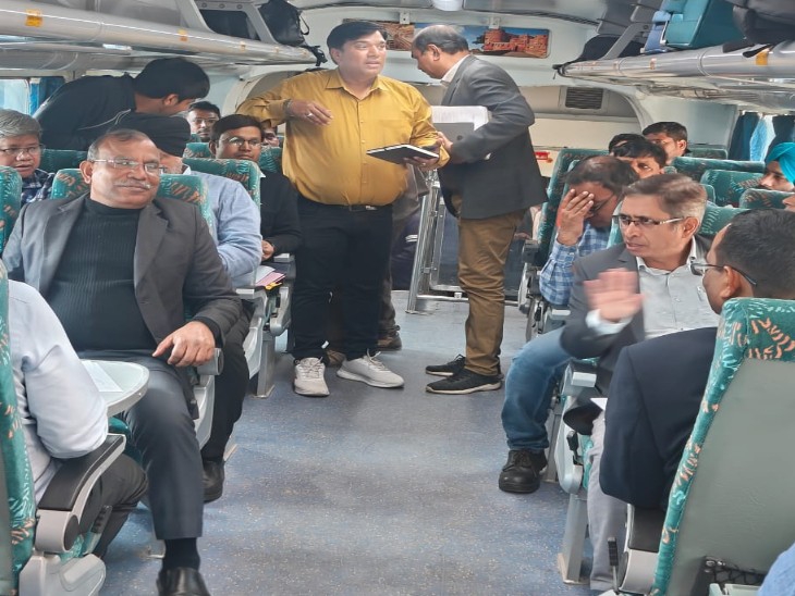 कोटा: चेयरकार कम पार्सल वैन डबल डेकर कोच को 180 की स्पीड पर दौड़ा कर किया ट्रायल,  चीफ सेफ्टी कमिश्नर भी रहे मौजूद, परिणाम पर संतोष जताया