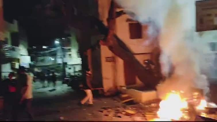 पहली बार जीत के जश्न पर भी कोहराम: चेम्पियंस ट्रॉफी जीत की खुशी में निकाले गए जुलूस पर मस्जिद से भारी पथराव, मारपीट, वाहनों में आगजनी, घरों-दुकानों में तोड़फोड़
