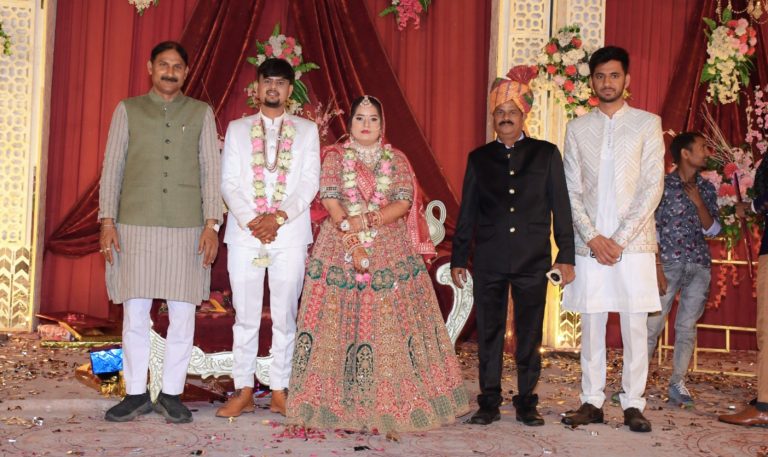 पत्रकार योगेश सेन के पुत्र सूरज के विवाह रिसेप्शन में गणमान्य लोगों ने की शिरकत, वर-वधु को दिया आशीर्वाद, सुखद जीवन की कामना की