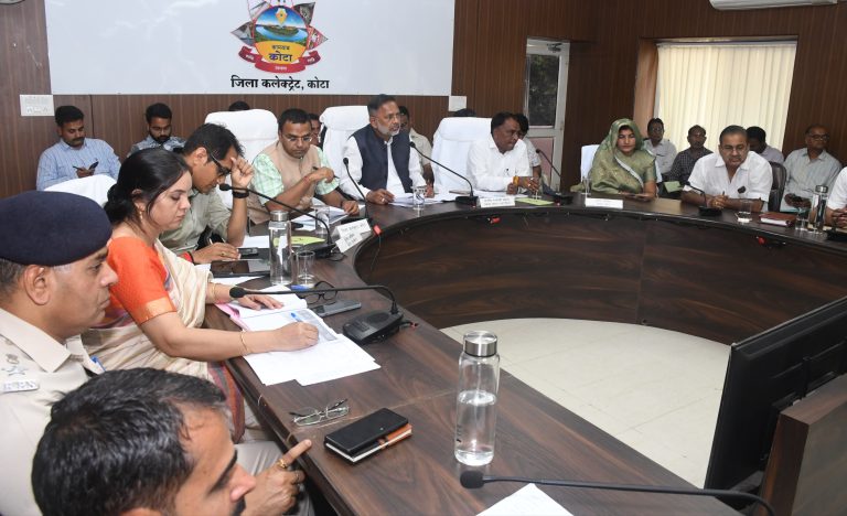 ऊर्जा मंत्री हीरालाल नागर ने सांगोद क्षेत्र की विकास योजनाओं की समीक्षा कर अधिकारियों को दिए आवश्यक निर्देश, कहा: बजट घोषणाओं का क्रियान्वयन समय पर हो, जिससे जनता को पूरा लाभ मिल सके