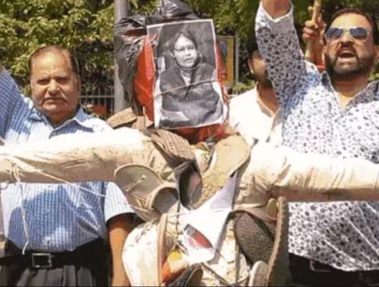 श्री राष्ट्रीय राजपूत करणी सेना ने सांसद की जुबान काटकर लाने वाले को 5.51 लाख रुपए इनाम देने की घोषणा की