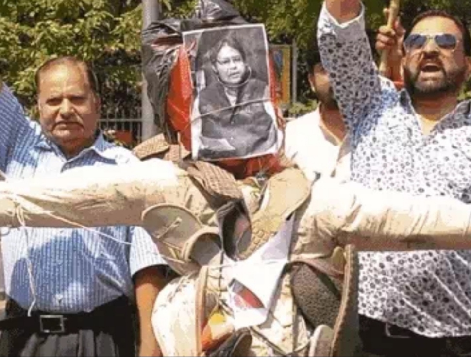 श्री राष्ट्रीय राजपूत करणी सेना ने सांसद की जुबान काटकर लाने वाले को 5.51 लाख रुपए इनाम देने की घोषणा की