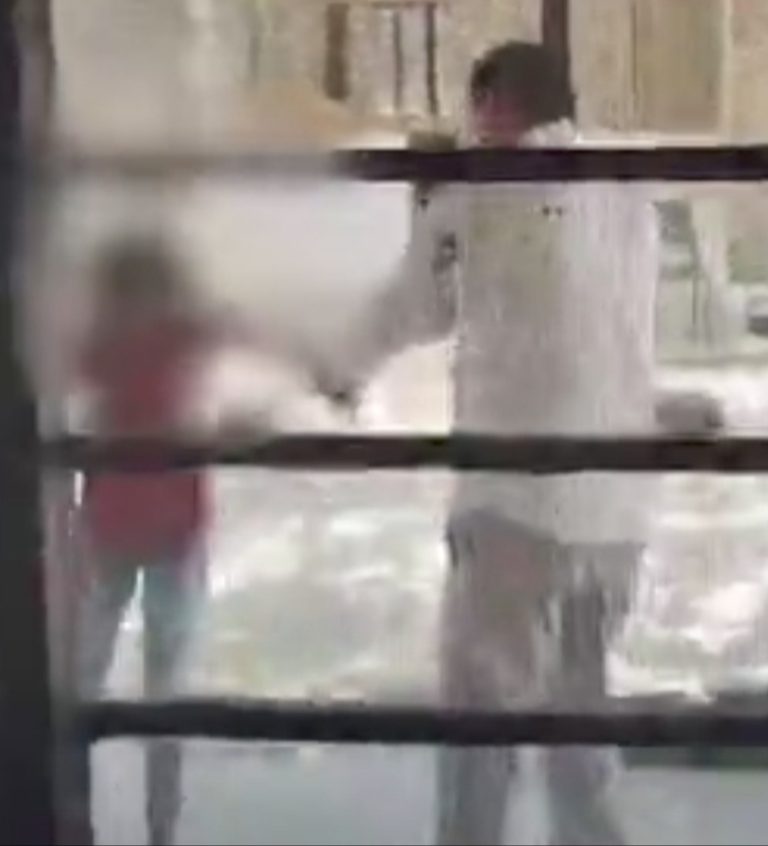 कोटा के सरकारी आवासीय विद्यालय का प्रिंसिपल गिरफ्तार, छठी कक्षा की छात्रा से मारपीट करने का वीडियो वायरल,‌ छात्राओं का आरोप- रात को भी हॉस्टल आते हैं और अभद्र भाषा बोलते हैं