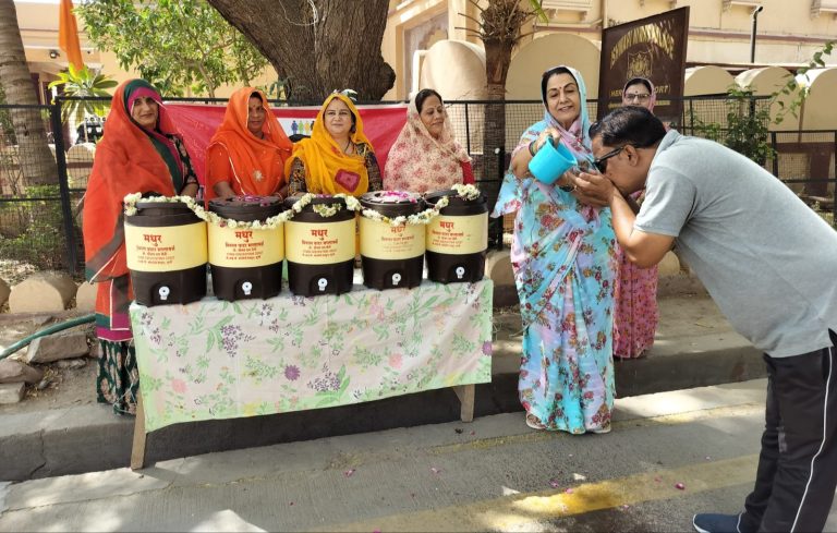 रानी रोहिणी कुमारी राजपूत महिला फाउंडेशन की ओर से ईश्वरी निवास के बाहर शीतल जल मंदिर का शुभारम्भ