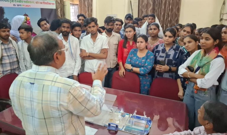 कोटा: छात्राओं को भद्दे मैसेज करने के आरोपी गर्ल्स कॉलेज के प्रिंसिपल को 24 घंटे में सस्पेंड नहीं करने पर उग्र आंदोलन की चेतावनी, फोटो मांगने व देर रात तक चेटिंग करने का भी है आरोप