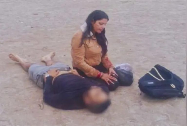 वादियों के बीच पति की लाश के पास बैठी नई दुल्हन… पहलगाम आतंकी हमले की दिल कचोटने वाली तस्वीर, शव दिल्ली से करनाल रवाना