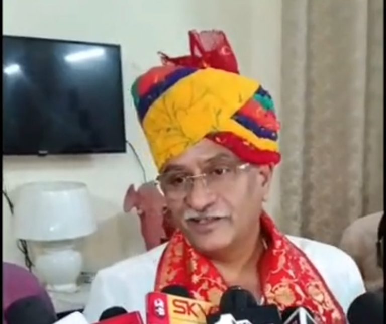 गहलोत-पायलट मुलाकात पर केन्द्रीय मंत्री शेखावत का तंज-इसका खबर बनना ही दिखा रहा कि दूरियां कितनी हैं, उन्हें शुभकामनाएं