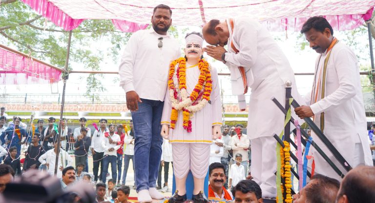 लोकसभा अध्यक्ष ने शहीद नानक भील को दी श्रद्धांजलि, विमान दुर्घटना पर जताई गहरी पीड़ा