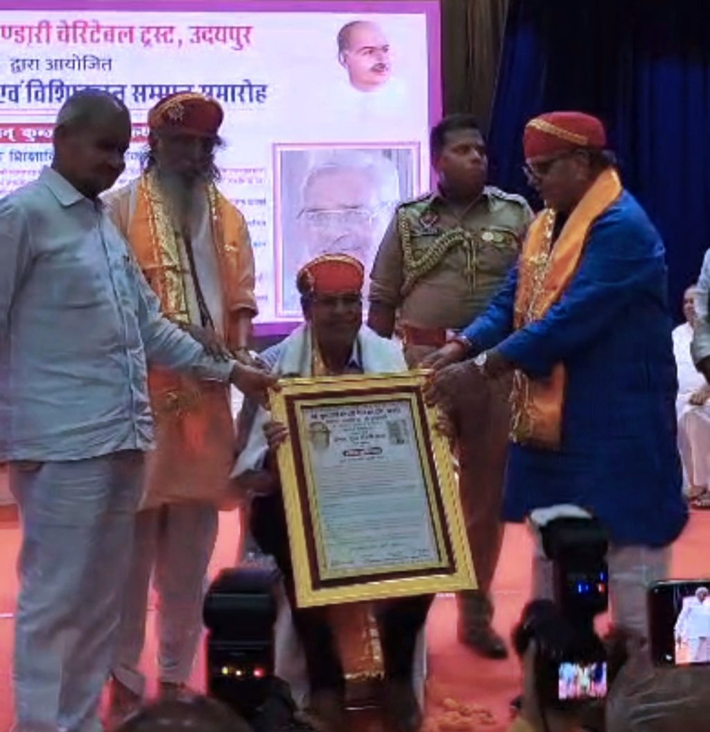 बूंदी के वरिष्ठ भाजपाई कुंज बिहारी बील्या को उदयपुर में पंजाब के राज्यपाल गुलाब चंद कटारिया ने किया सम्मानित