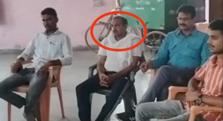 बूंदी: पटवारी 20 हजार रुपए रिश्वत लेते गिरफ्तार, मीडिया के कैमरे से मुंह छुपाने का किया जतन (वीडियो)