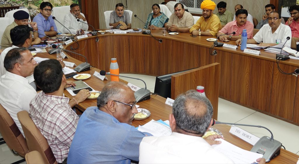 मुख्यमंत्री की मंशानुरूप जनकल्याणकारी कार्यक्रमों और योजनाओं का क्रियान्वयन हो, बूंदी प्रभारी मंत्री नागर ने जनकल्याणकारी योजनाओं की समीक्षा बैठक ली