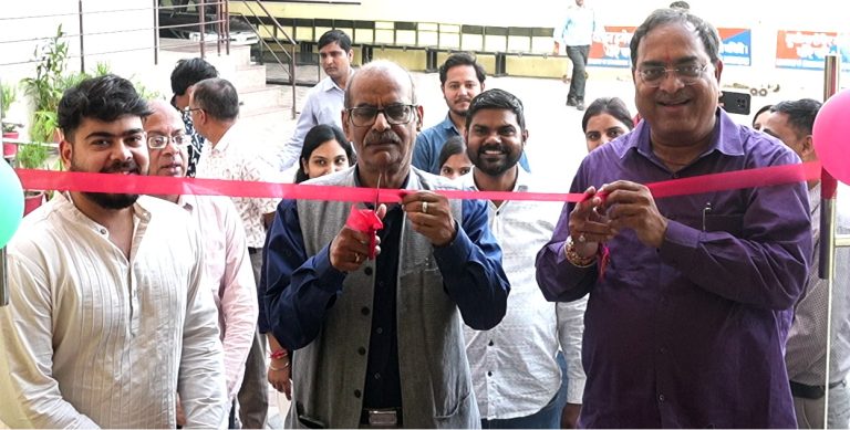 एलबीएस विद्यालय को भारतीय शिक्षा बोर्ड से मिली मान्यता, फीता काटकर हुआ भव्य शुभारम्भ