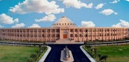 हाईकोर्ट ने कहा: आवारा कुत्ते व गायें सड़क सुरक्षा के लिए बड़ा खतरा, बड़ी दुर्घटनाएं हो रहीं, सड़क परिवहन मंत्रालय,  एनएचआई, यूडीएच और नगरीय निकायों को नोटिस