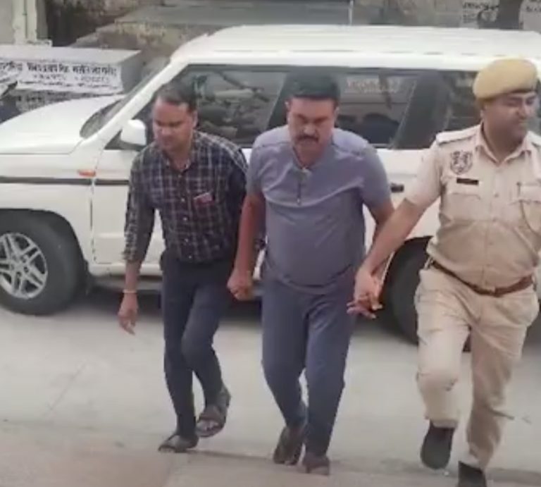पेपर लीक में एसओजी ने पूर्व मुख्यमंत्री गहलोत के पीएसओ व बेटे को किया गिरफ्तार, सब इंस्पेक्टर का पेपर खरीदा था