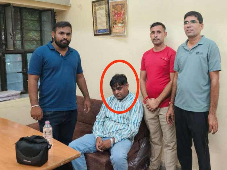 को-ऑपरेटिव इंस्पेक्टर 2.75 लाख रुपए  रिश्वत लेते धरा गया, पहले करीब दस किलोमीटर तक परिवादी को गलियों में घुमाया