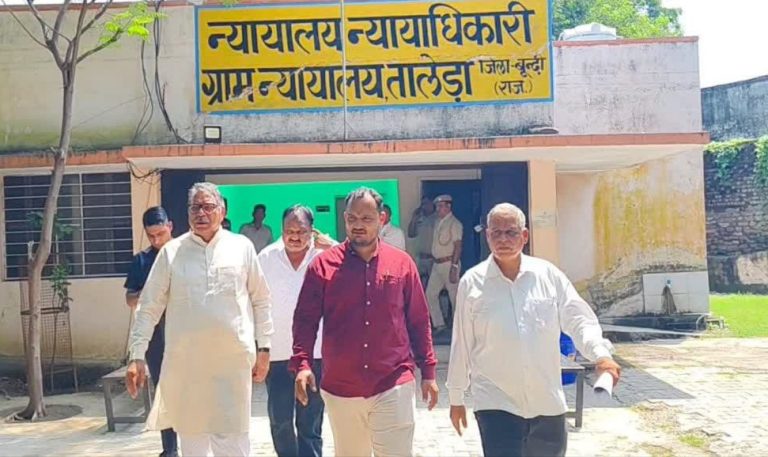 तालेड़ा न्यायालय में पेश हुए भाजपा के पूर्व प्रदेशाध्यक्ष सतीश पूनिया, कांग्रेसी नेताओं के द्वारा काफिले पर हमले के आरोप का मामला, तीन साल पहले कांग्रेस सरकार के समय का है मामला