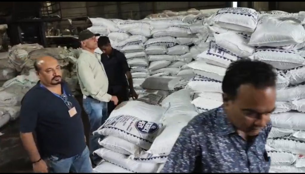 कोटा में खाद्य सुरक्षा विभाग की बड़ी कार्रवाई, तीन नमूने लेकर 38 हजार 200 किलो माल किया सीज (वीडियो)