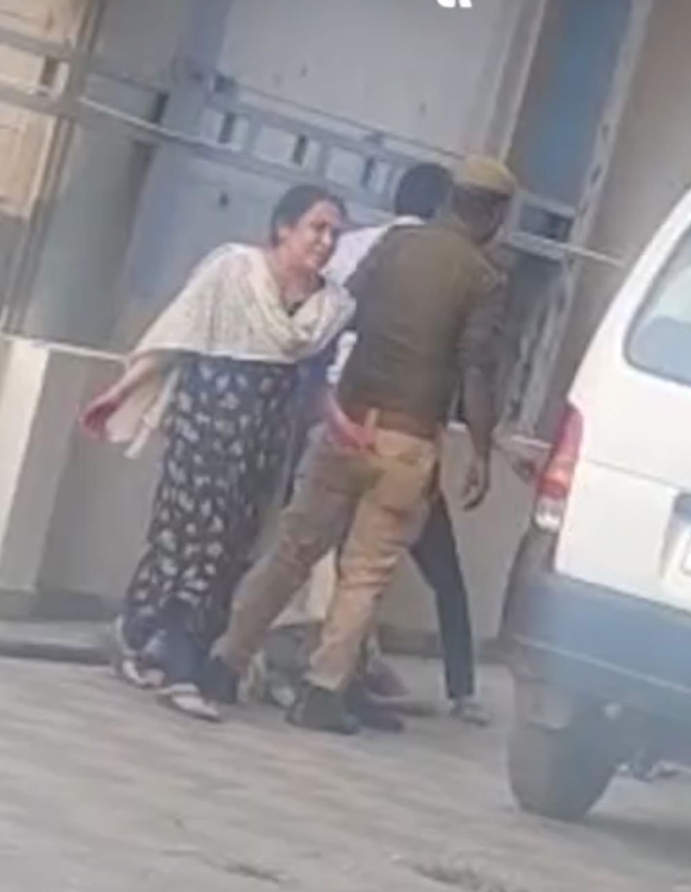 कोटा: बिल्डिंग की 9 वीं मंजिल से गिरने से छात्र‌ की मौत, दो साल से JEE की तैयारी कर रहा था, मां बेसुध