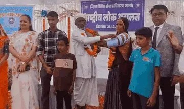 राजस्थान: लोक अदालत में 19 साल के बेटे ने मां-बाप को वापस मिलवाया, विवाद के चलते 6 साल से रह रहे थे अलग