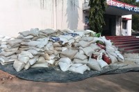 ट्रक में चावल के कट्टों के बीच मिली 1 करोड़ रुपए की शराब,  पुलिस और एजीटीएफ टीम रह गई हैरान