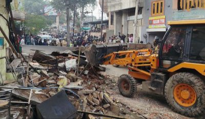 राजस्थान: जिस पठान गली में पुलिस पर हुई थी तगड़ी पत्थरबाजी, सुबह-सुबह वहां चला बुलडोजर, अवैध अतिक्रमणों को ढहाया, छावनी बना रहा इलाका