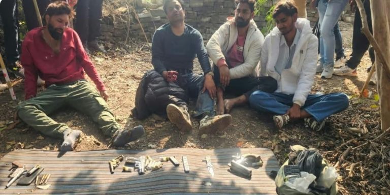 कोटा: क्रॉस फायरिंग में घायल हुआ हिस्ट्रीशीटर आदिल मिर्जा गिरफ्तार, पुलिस पर की थी फायरिंग, इसके तीन साथी भी दबोचे, तीन देसी कट्टे, एक पिस्टल और 16 जिंदा कारतूस बरामद