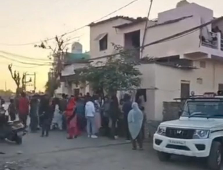 राजस्थान : बच्चों के पतंग लूट के विवाद में परिजन भिड़ गए, एक दूसरे पर किया हमला, एक की मौत और एक घायल, भारी पुलिस बल तैनात