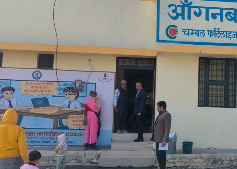 संभागीय आयुक्त कोटा को पशु चिकित्सा उप केन्द्र पर ताला लगा मिला, राजकीय महात्मा गांधी उच्च माध्यमिक विद्यालय व आंगनबाड़ी में मिली गम्भीर अनियमितताएं