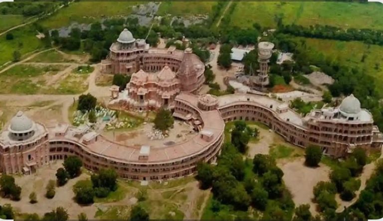 राजस्थान: महामंडलेश्वर के 5 विदेशी शिष्यों के खिलाफ आश्रम-ट्रस्ट के कामों में हस्तक्षेप करने और बिना वीजा भारत में रहने का आरोप, मामला दर्ज