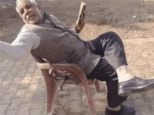 छुट्टियों के बाद खुले स्कूल, मगर यहां हेडमास्टर ने दोपहर में ही कर दी बच्चों की छुट्टी, फिर मिड डे मील वाली रसोई में पका चिकन और बने टिक्कड़, ग्रामीणों का आरोप-हेडमास्टर नशे में थे, वीडियो वायरल