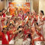 ब्रज के ठाकुर रंग रसिया रे: संस्कृति संस्था की सखियों की  अनूठी होली में खूब जमा रंग, अबीर-गुलाल से तिलक कर  गुलाल भेंट किया, लड्डू होली व छड़ी होली खेली गई, जमकर झूमीं