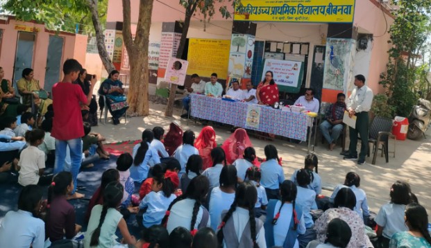 बूंदी के बीबनवा स्कूल के विद्यार्थियों को स्टेशनरी वितरित, आरओ युक्त वाटर कूलर देने की भी घोषणा