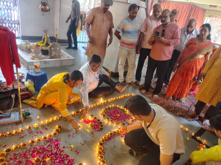 धर्मराज चित्रगुप्त के  प्राकट्य दिवस  पर कायस्थ समाज ने  महाशृंगार कर की आरती, दुग्धाभिषेक, सुंदरकांड, हवन, प्रसादी भंडारा भी आयोजित