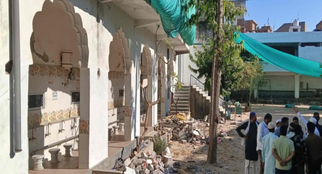 जयपुर में नमाज के दौरान मस्जिद की दीवार गिरी, 15 नमाजी घायल, 6 की हालत गम्भीर