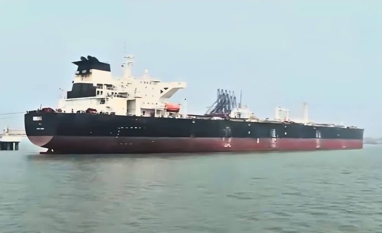 जंग शुरू होने के बाद पहली बार होर्मुज स्ट्रेट से होते हुए सुरक्षित मुम्बई पहुंचा कच्चे तेल का जहाज, एक ही दिन में राहत देने वाली दूसरी बड़ी खबर
